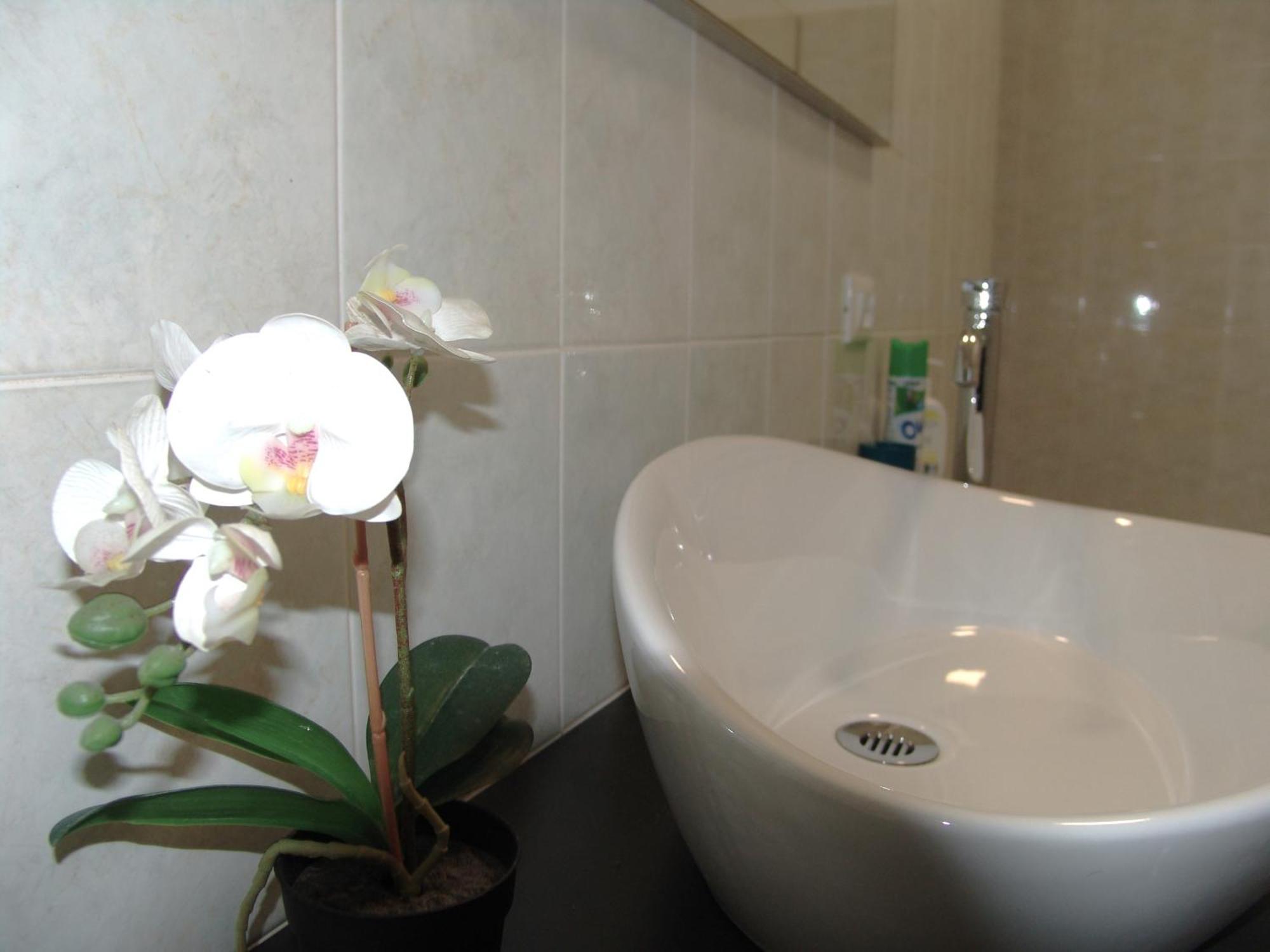 Modern Apartment Luci & Stelle Near Lake Como Nibionno Bagian luar foto